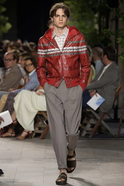 Look 7